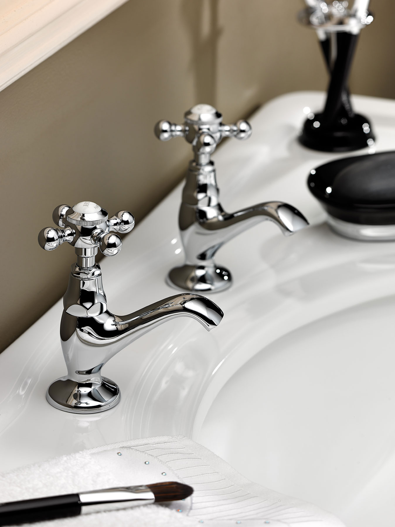 Traditional 1900 Deck Mount Faucet