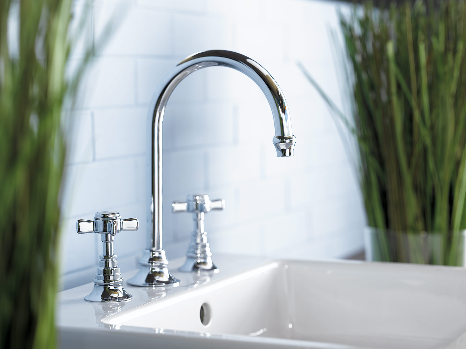 Traditional Dover Deck Mount Faucet