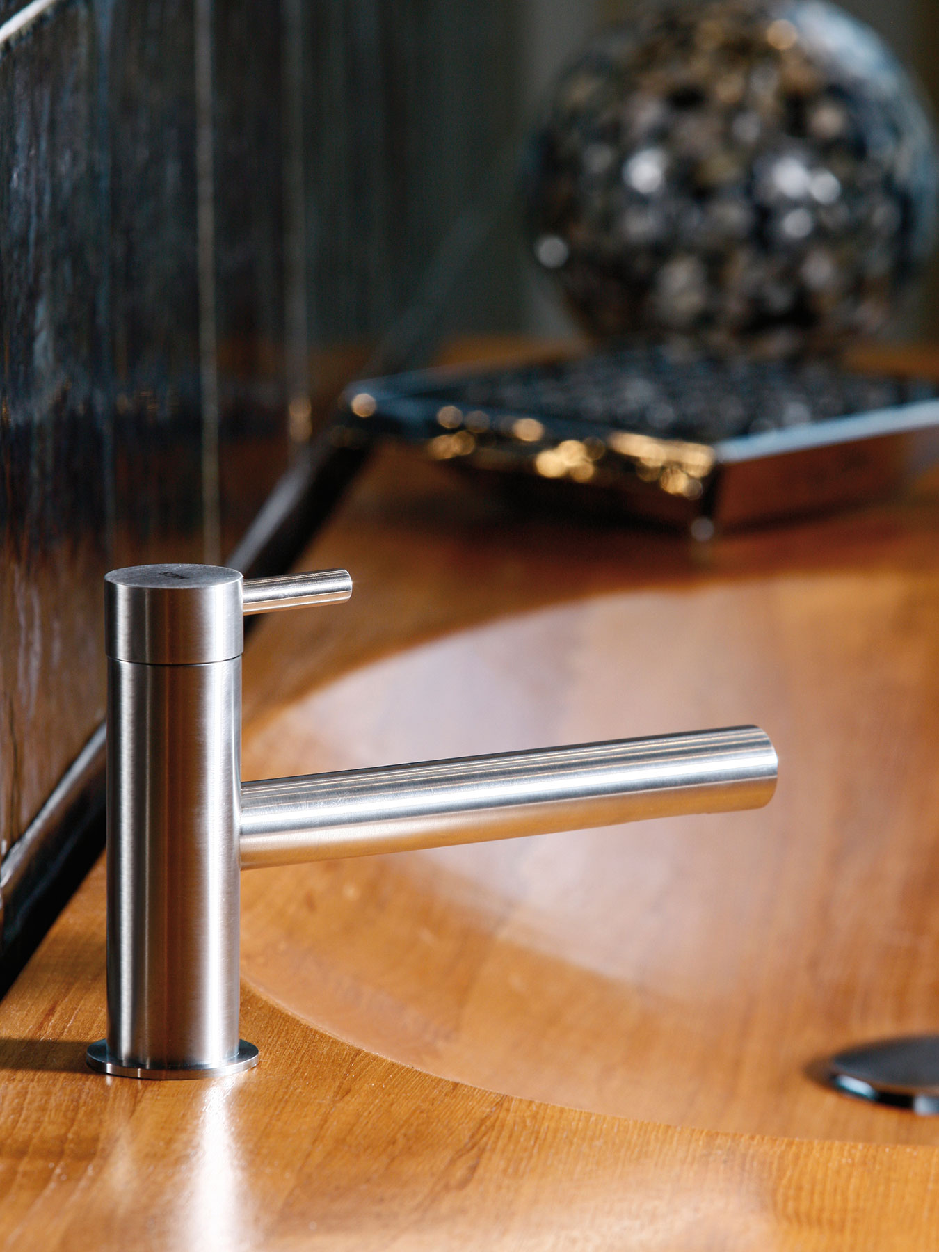 Modern Minimal Beauty Deck Mount Faucet