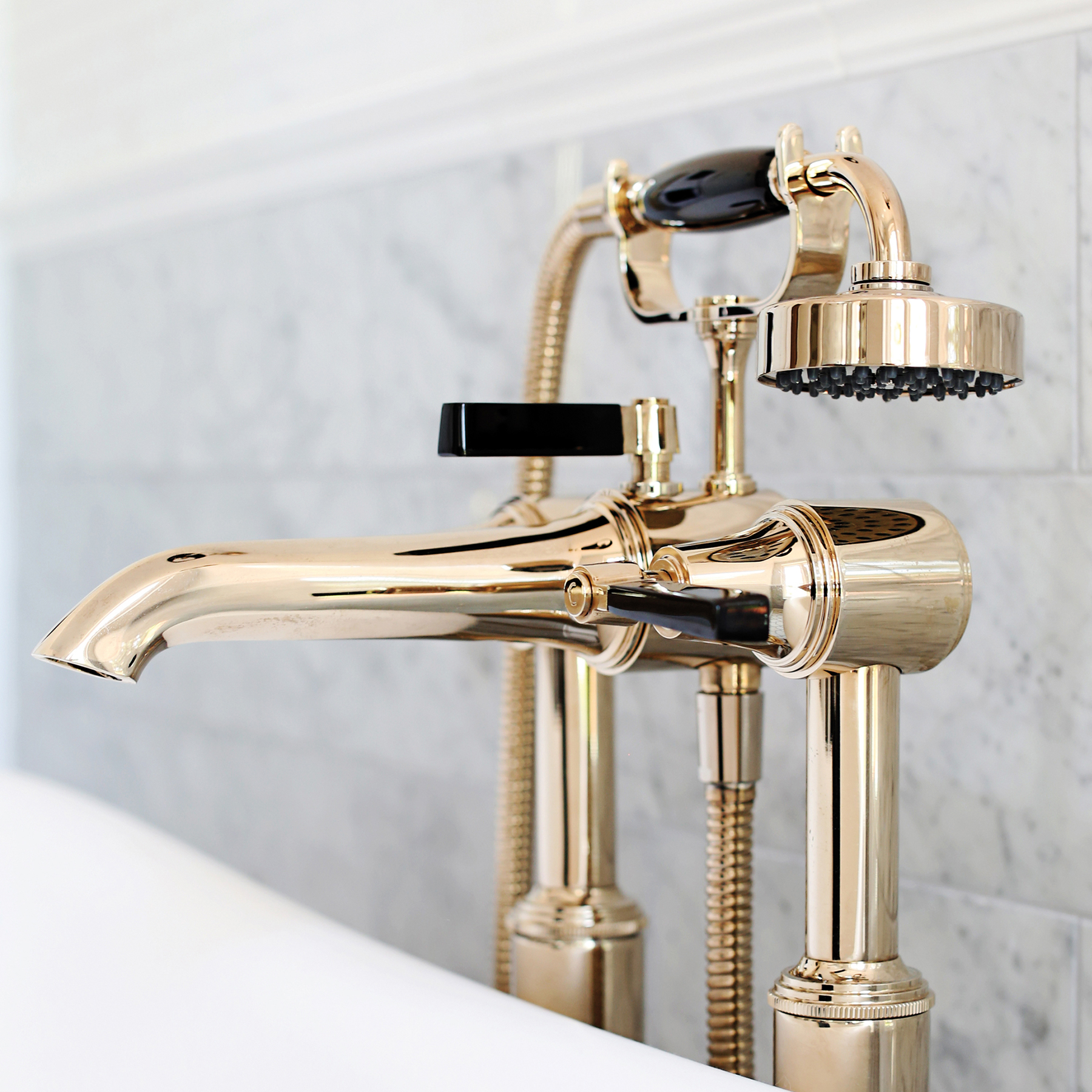Style Moderne Floor Mount Bath Filler